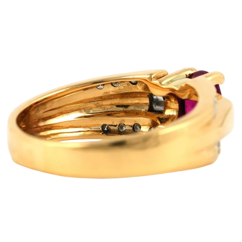 Bague en or jaune, rubis et diamants - Castafiore