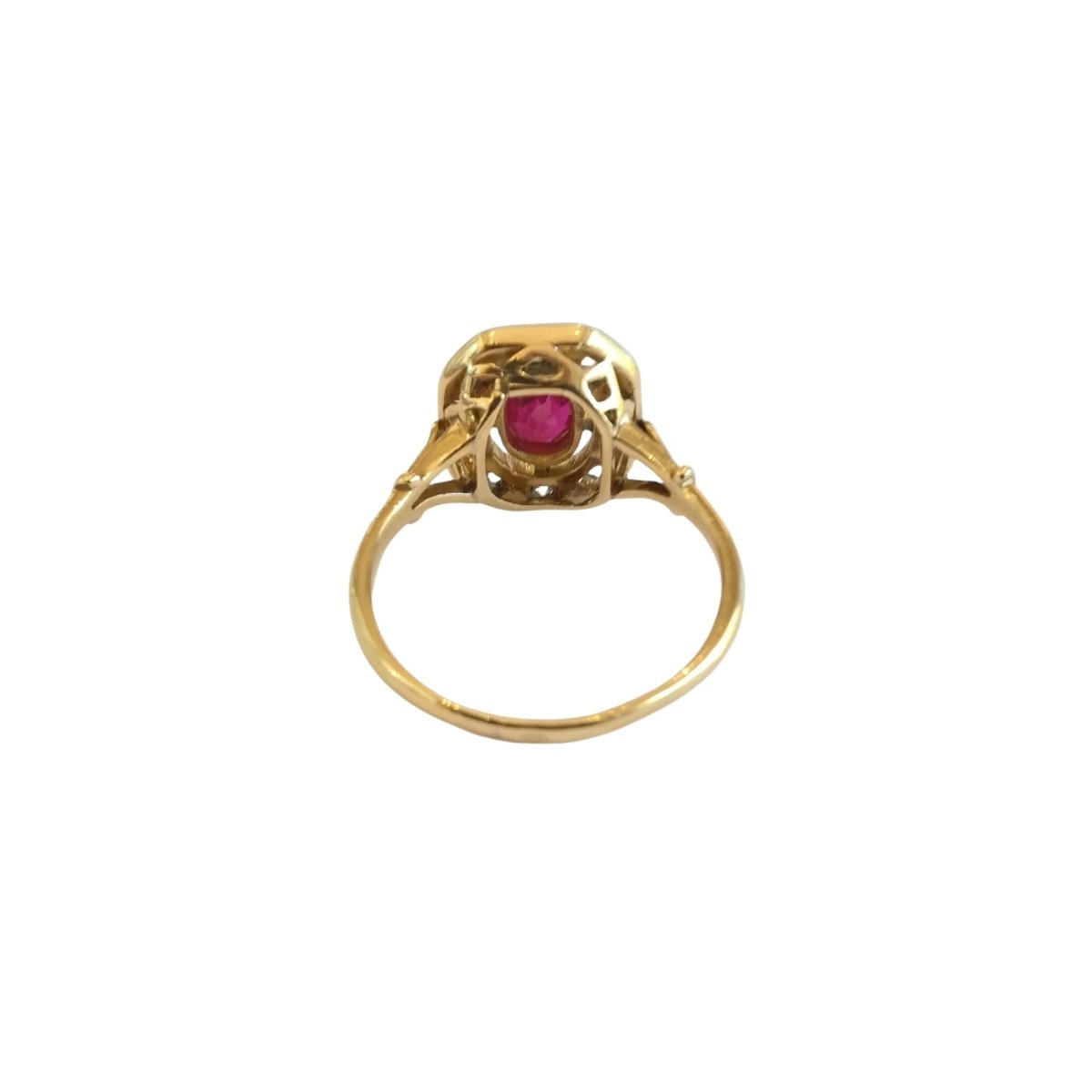 Bague en or jaune, rubis et diamants - Castafiore
