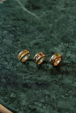 Bague en or jaune, rubis et diamants - Castafiore