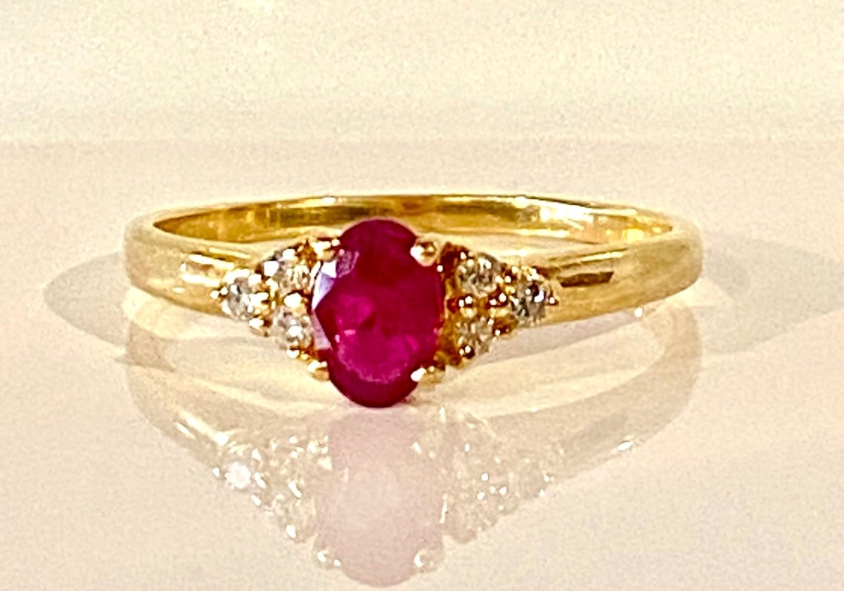Bague en or jaune, rubis et diamants - Castafiore