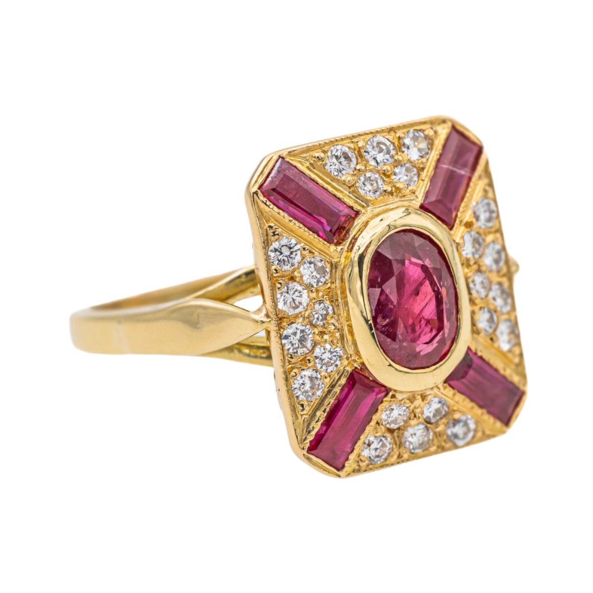 Bague en or jaune, rubis et diamants - Castafiore