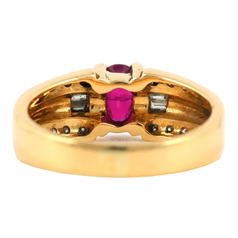 Bague en or jaune, rubis et diamants - Castafiore