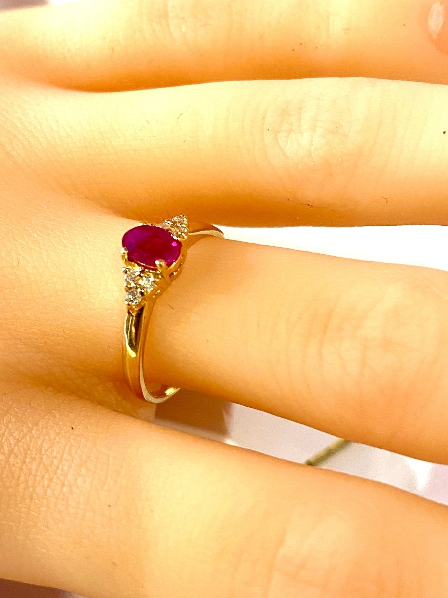 Bague en or jaune, rubis et diamants - Castafiore