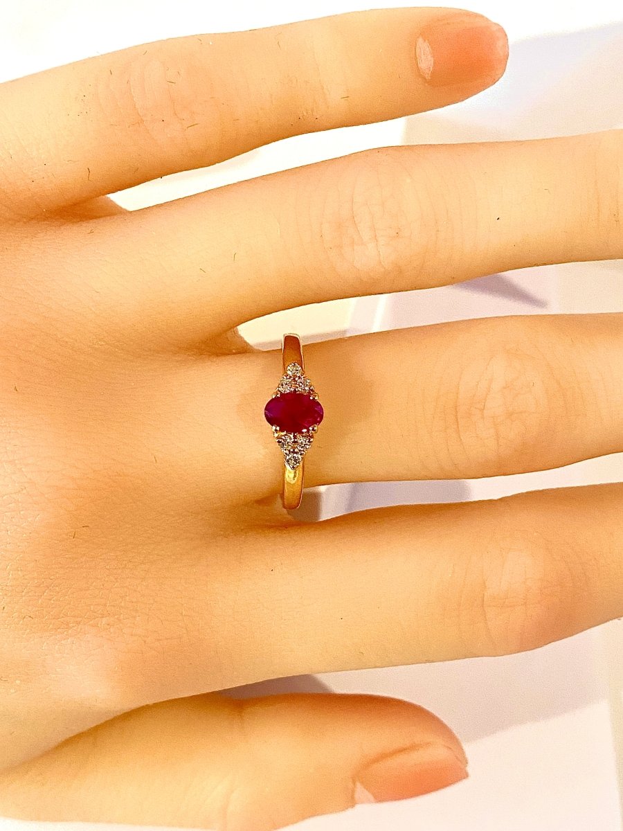 Bague en or jaune, rubis et diamants - Castafiore