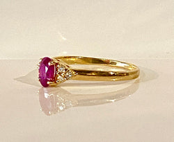 Bague en or jaune, rubis et diamants - Castafiore