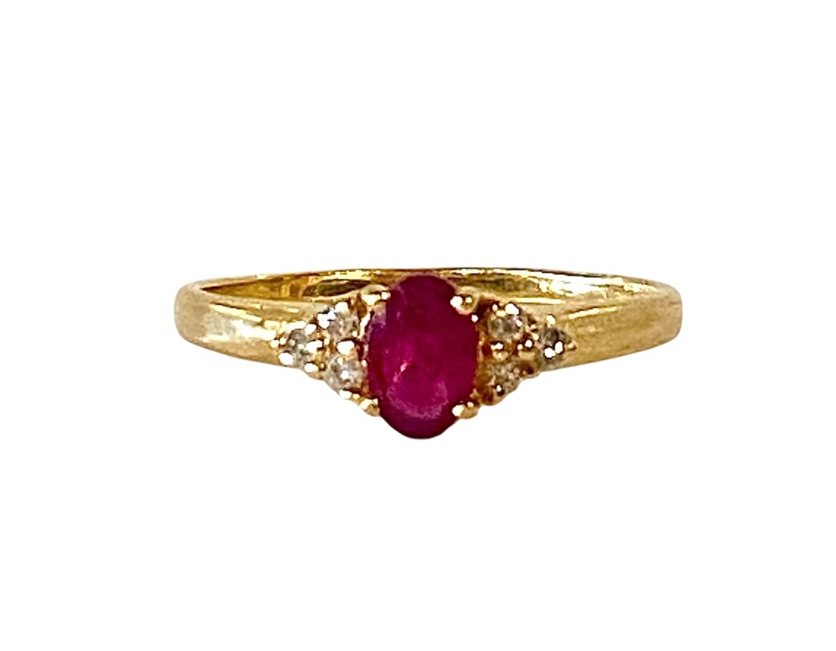Bague en or jaune, rubis et diamants - Castafiore