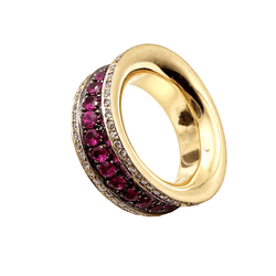 Bague en or jaune, rubis et diamants - Castafiore