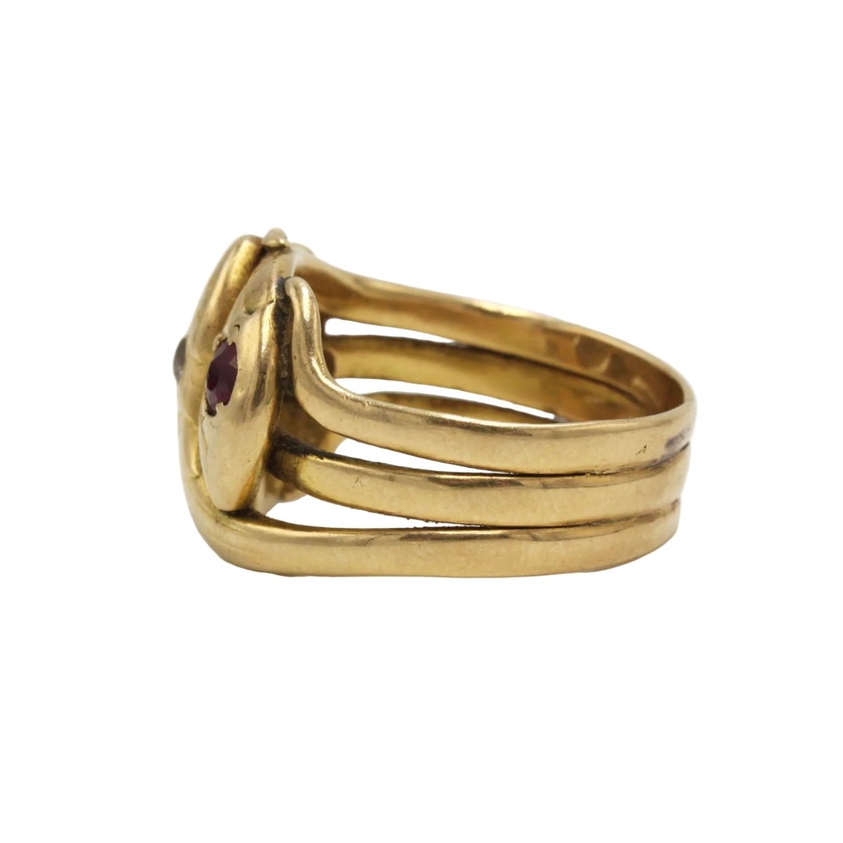 Bague en or jaune, rubis et diamants - Castafiore