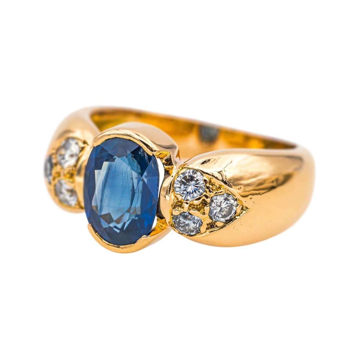 Bague en or jaune, saphir et diamants - Castafiore
