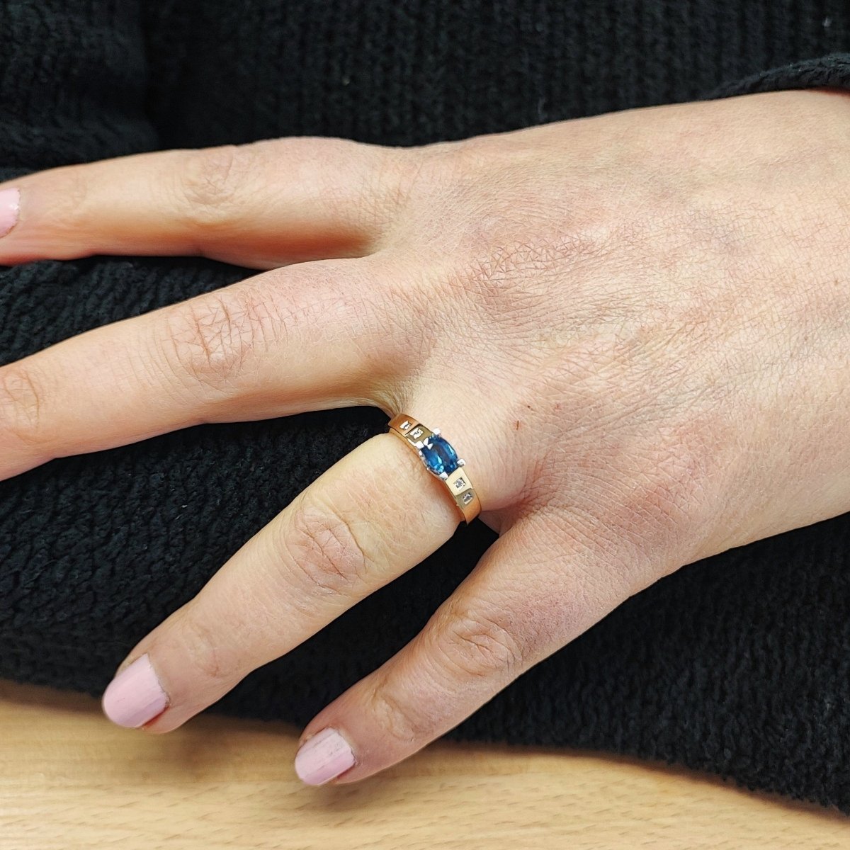 Bague en or jaune, saphir, et diamants - Castafiore