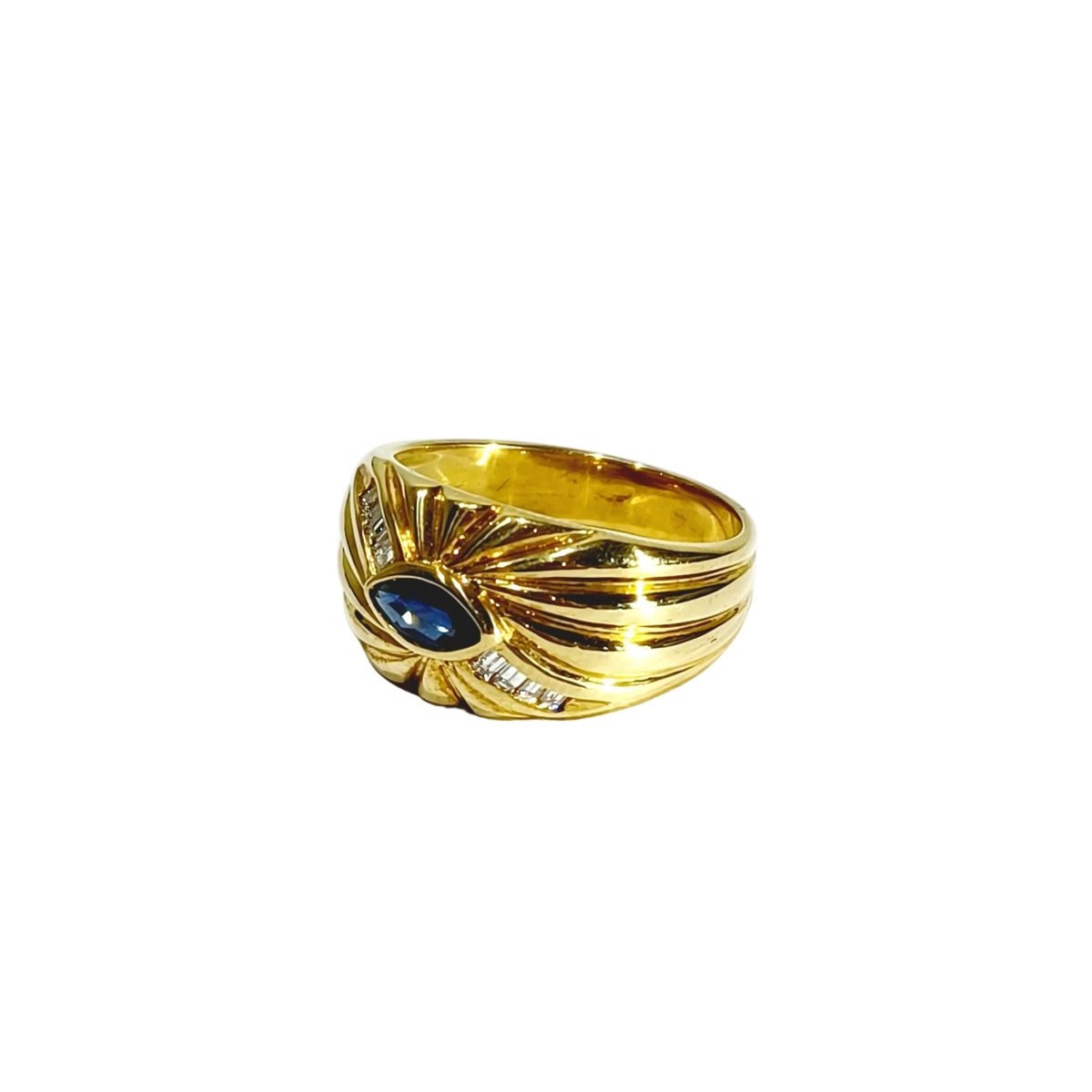 Bague en or jaune, saphir et diamants - Castafiore
