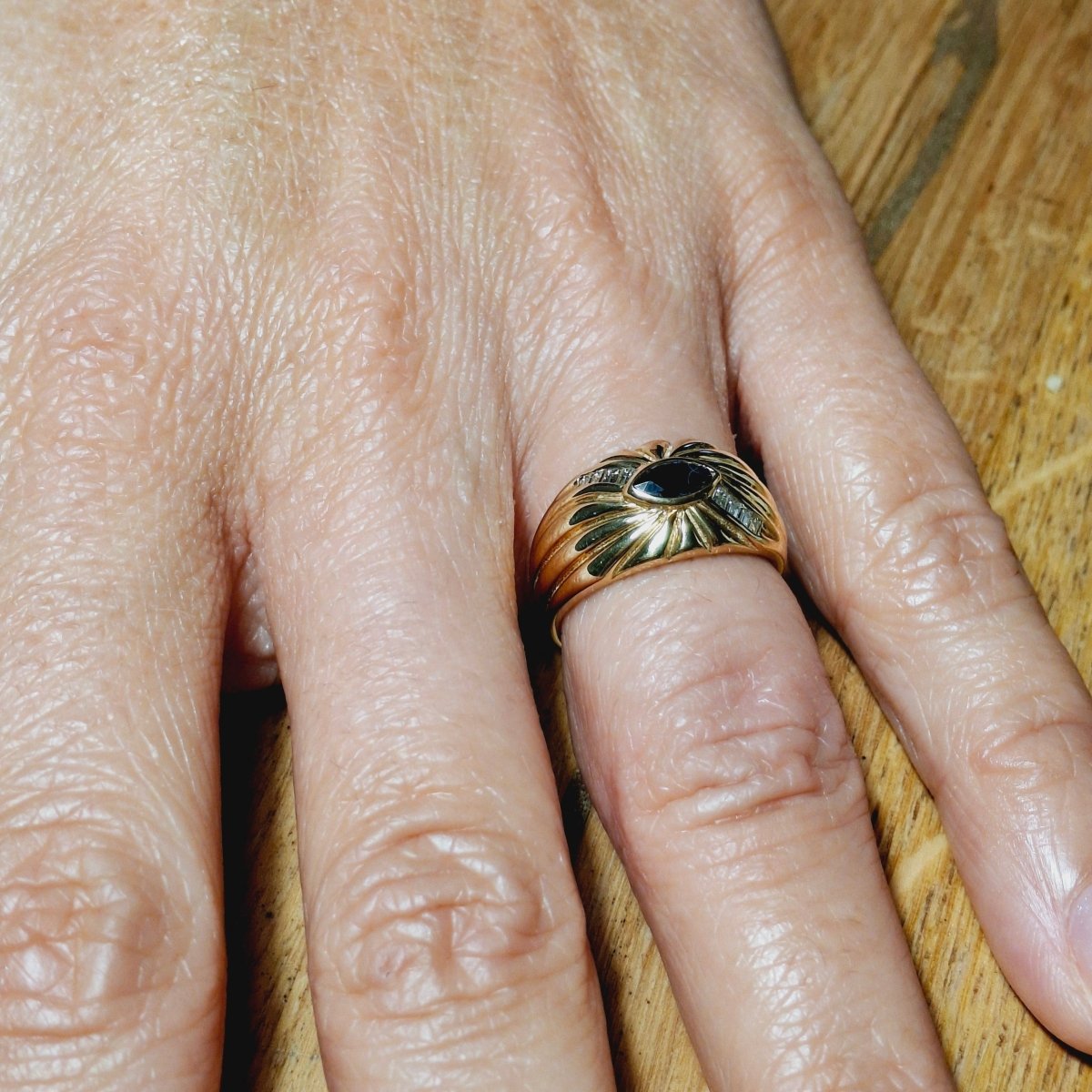 Bague en or jaune, saphir et diamants - Castafiore