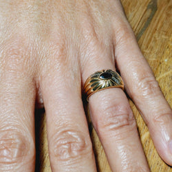 Bague en or jaune, saphir et diamants - Castafiore