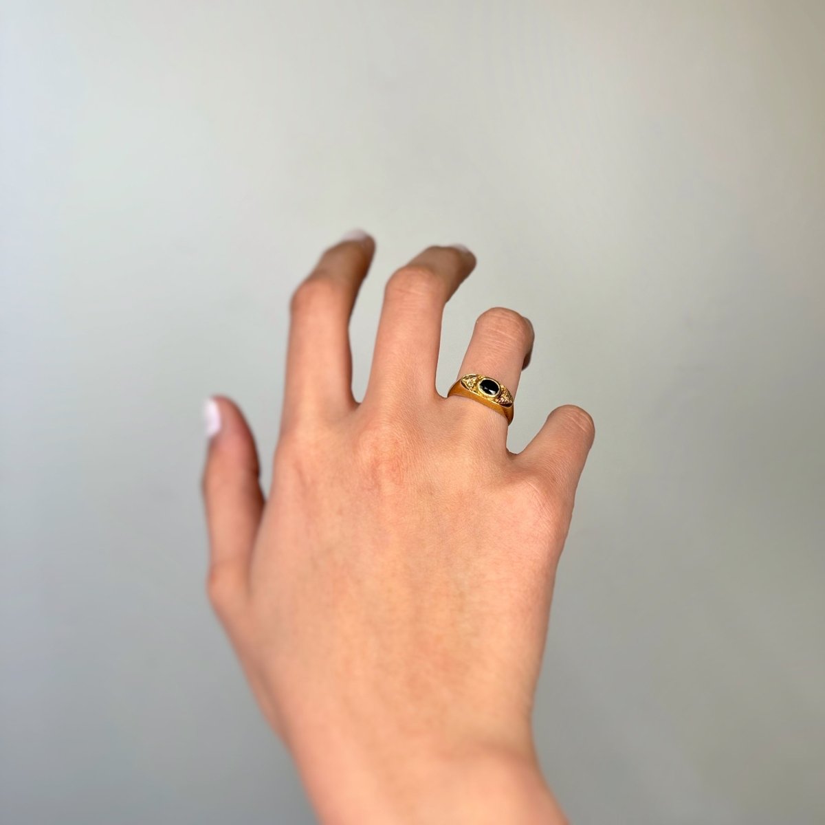 Bague en or jaune, saphir et diamants - Castafiore