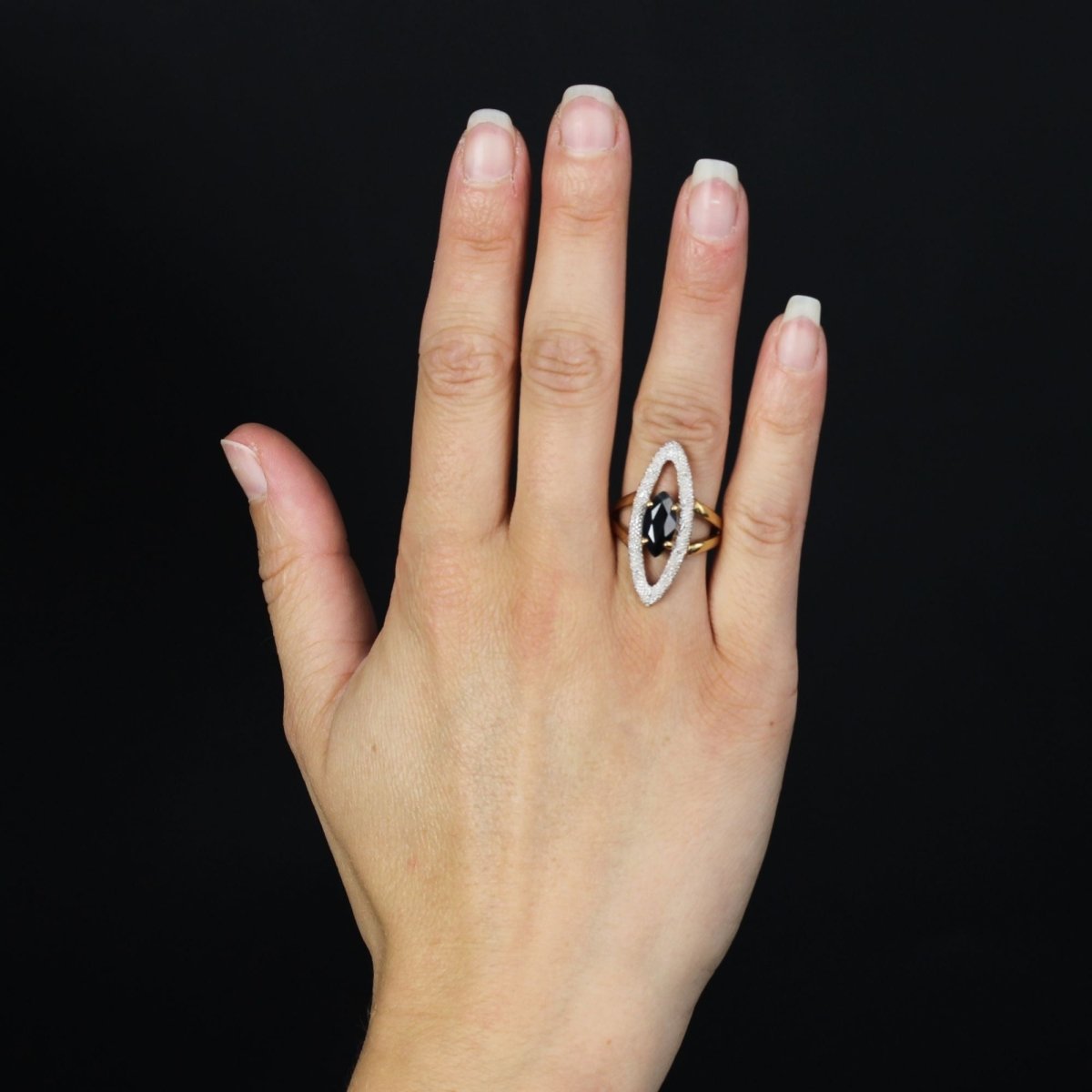 Bague en or jaune, saphir et diamants - Castafiore