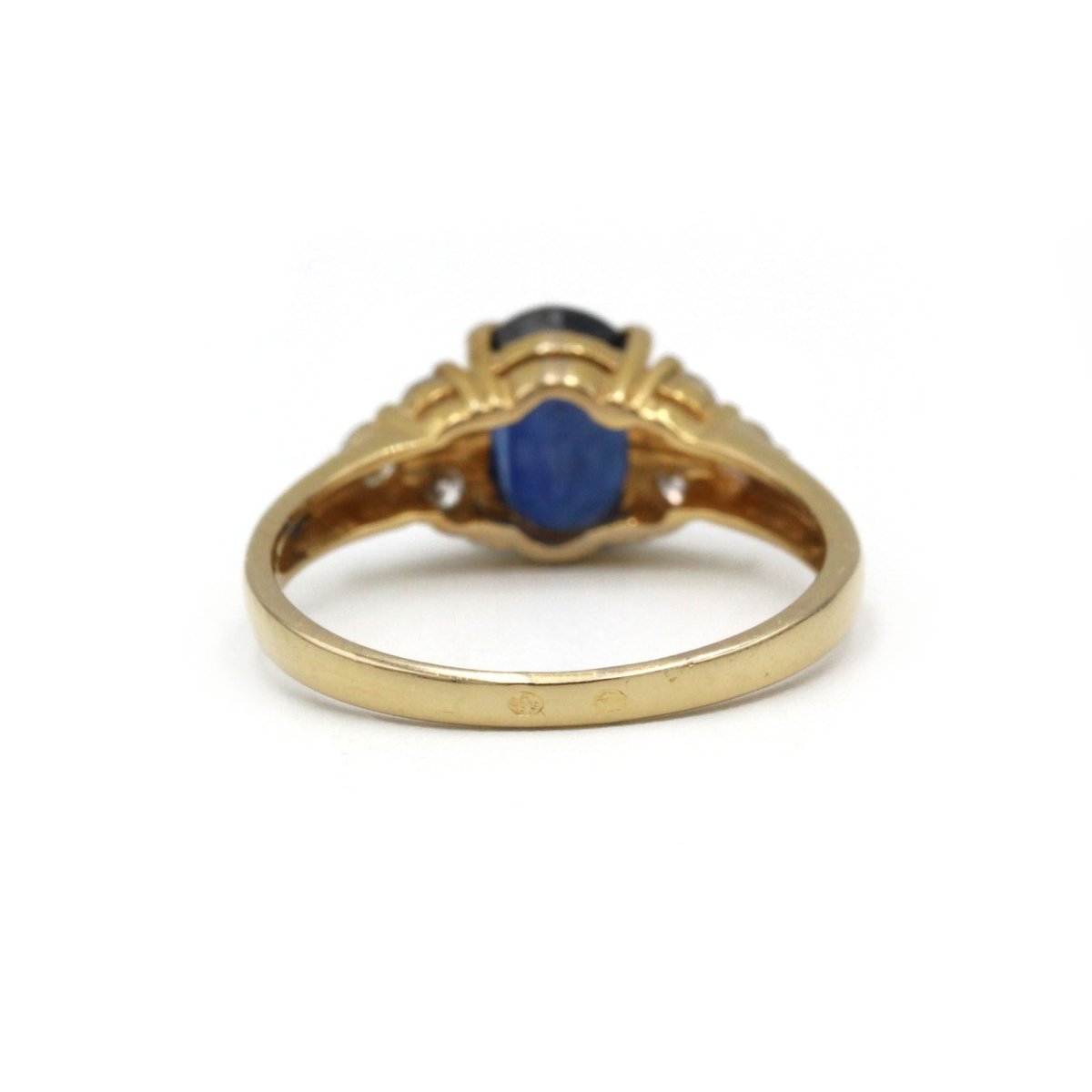 Bague en or jaune, saphir et diamants - Castafiore