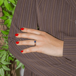 Bague en or jaune, saphir et diamants - Castafiore