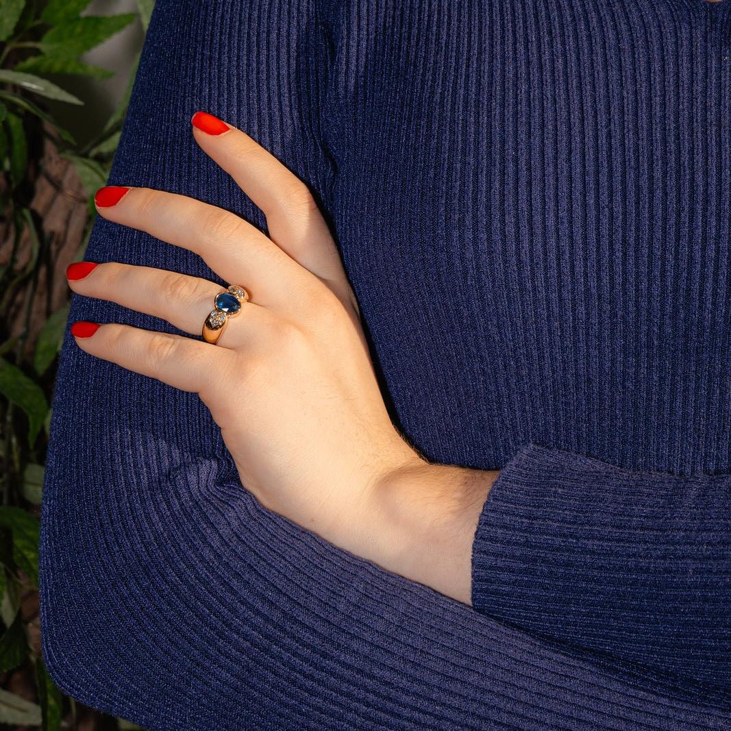 Bague en or jaune, saphir et diamants - Castafiore