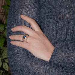 Bague en or jaune, saphir et diamants - Castafiore