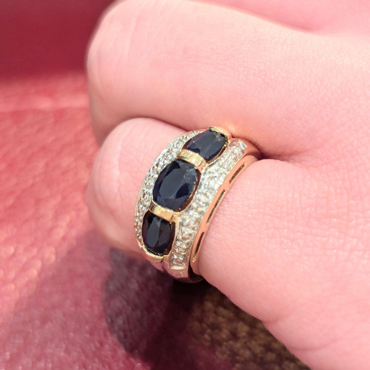 Bague en or jaune saphirs et diamants