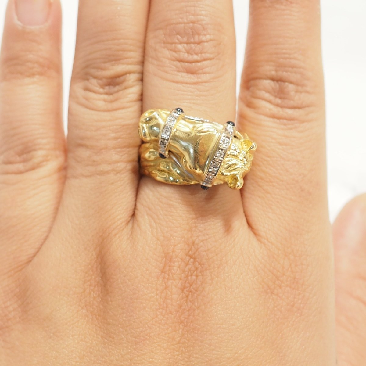 Bague en or jaune, saphirs, et diamants - Castafiore