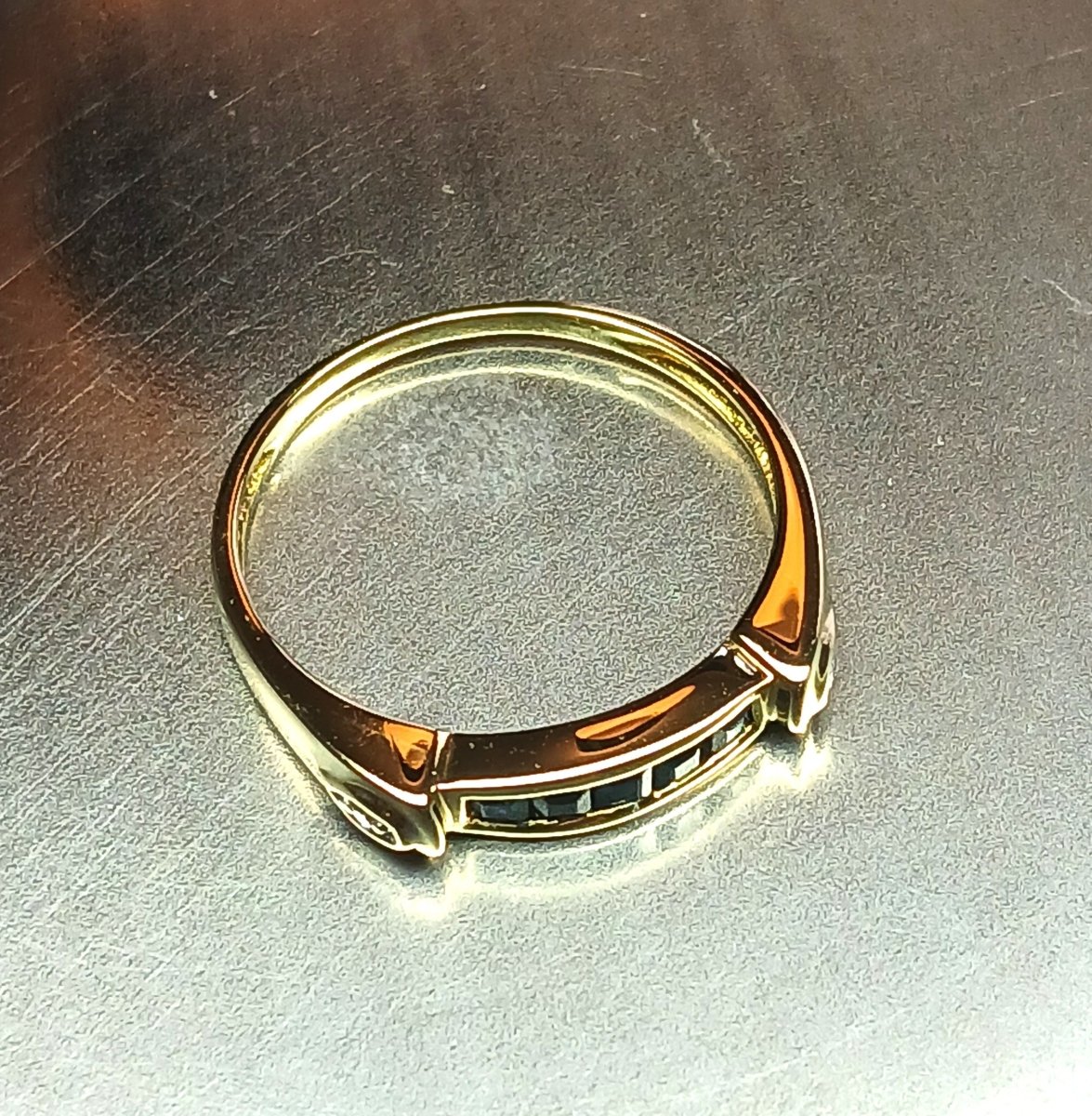 Bague en or jaune, saphirs et diamants - Castafiore