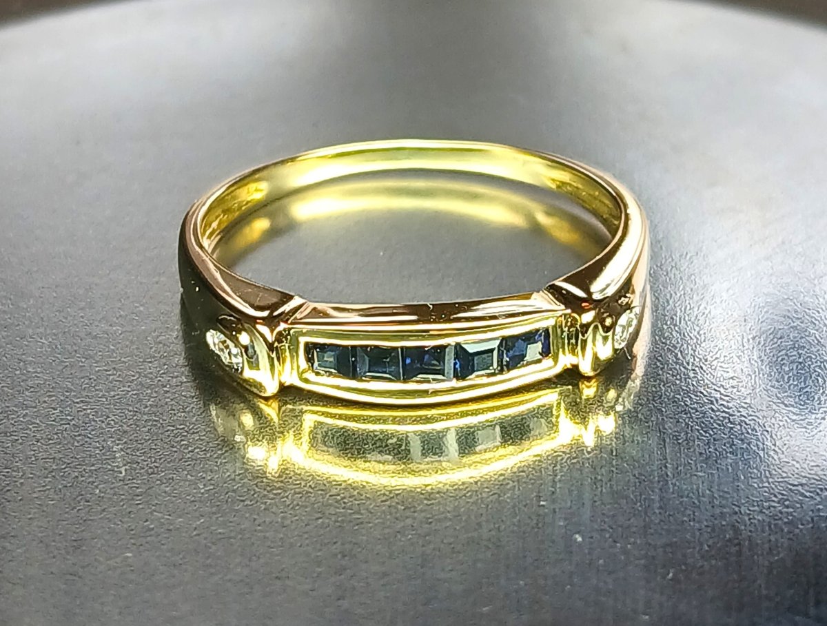 Bague en or jaune, saphirs et diamants - Castafiore
