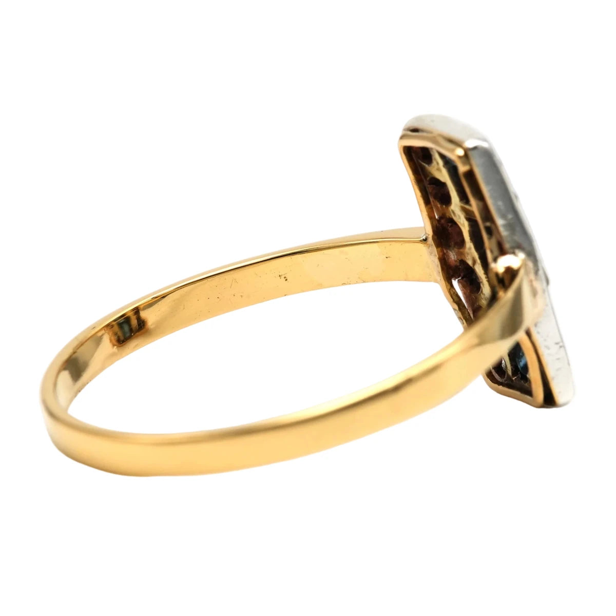 Bague en or jaune, saphirs et diamants - Castafiore