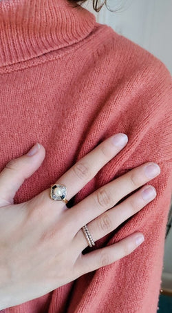 Bague en or jaune, saphirs, et perle - Castafiore