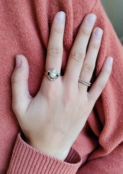 Bague en or jaune, saphirs, et perle - Castafiore