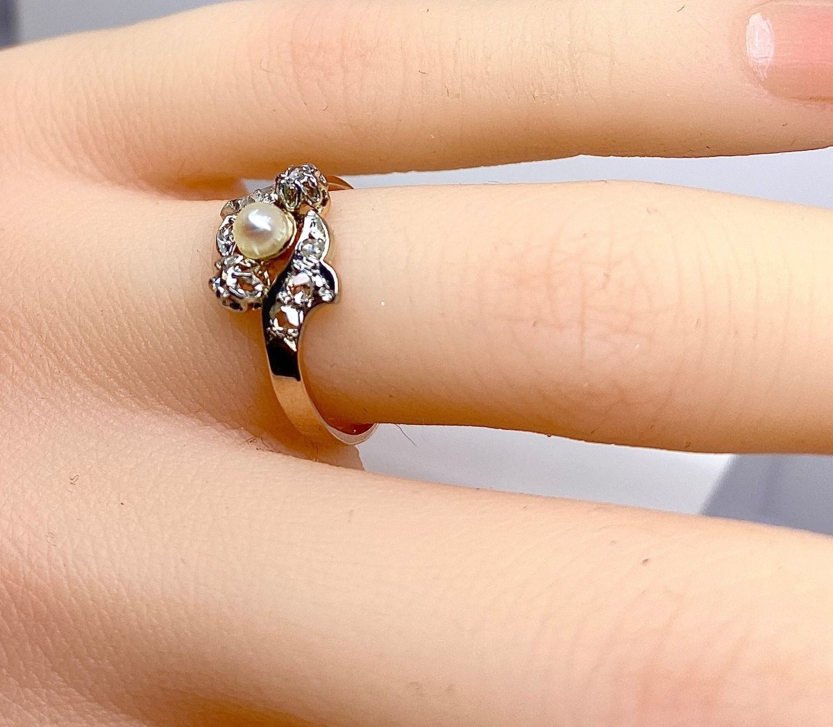 Bague en or rose, perle et diamants - Castafiore