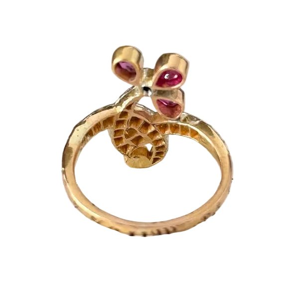 Bague en or rose, platine, rubis, perle et diamants - Castafiore