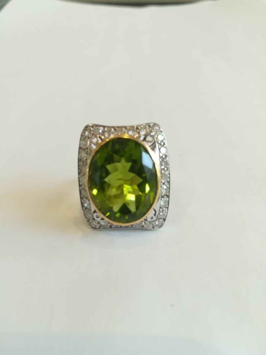 Bague en ors de couleurs, péridot et diamants - Castafiore