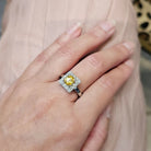 Bague en platine 850, diamants et saphir jaune naturels - Taille EU53 - Castafiore