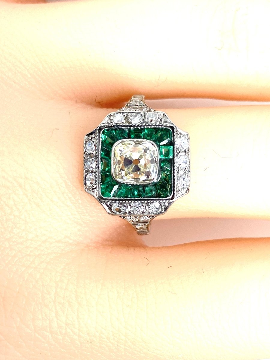 Bague en platine, diamants et émeraudes vers 1900 - Castafiore