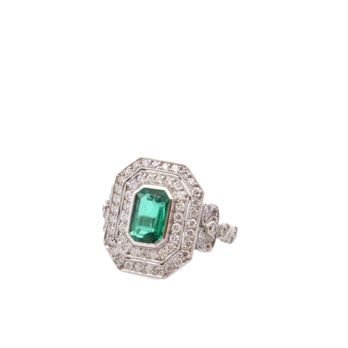 Bague en platine, émeraude et diamants - Castafiore