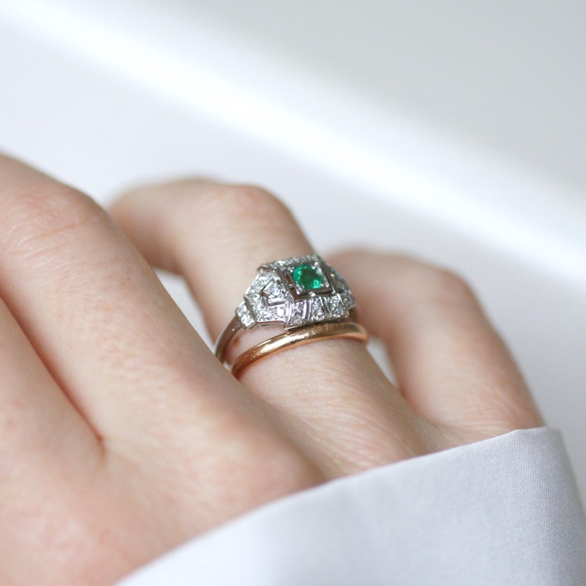 Bague en platine, émeraude, et diamants - Castafiore