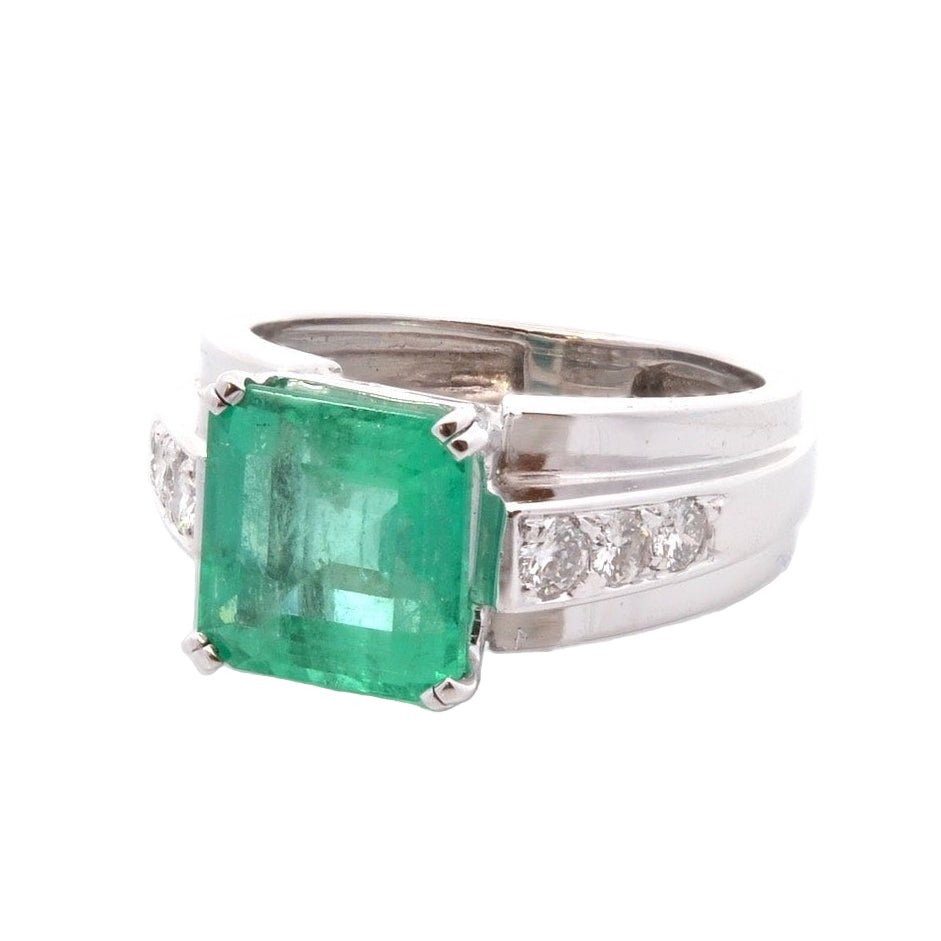 Bague en platine, émeraude, et diamants - Castafiore