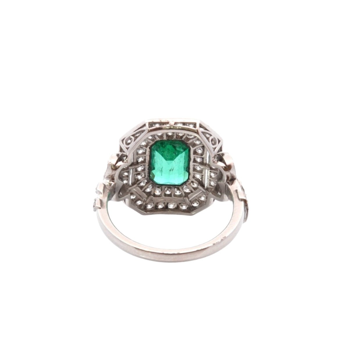 Bague en platine, émeraude et diamants - Castafiore