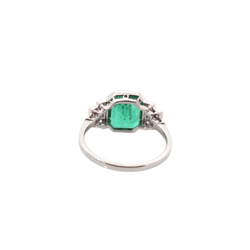 Bague en platine, émeraude et diamants - Castafiore