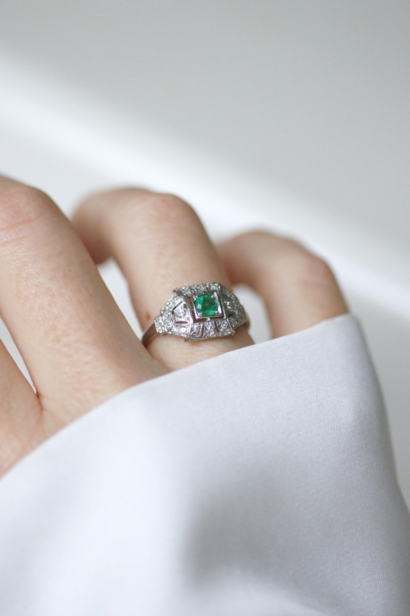 Bague en platine, émeraude, et diamants - Castafiore