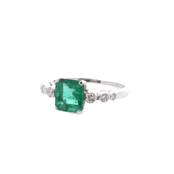 Bague en platine, émeraude et diamants - Castafiore