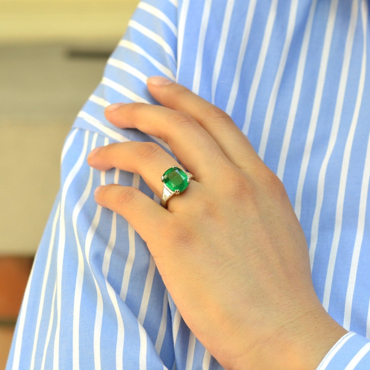 Bague en platine, émeraude et diamants - Castafiore