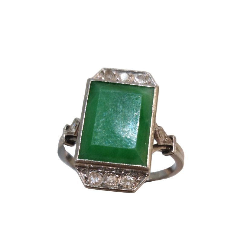 Bague en platine, jade, et diamants - Castafiore
