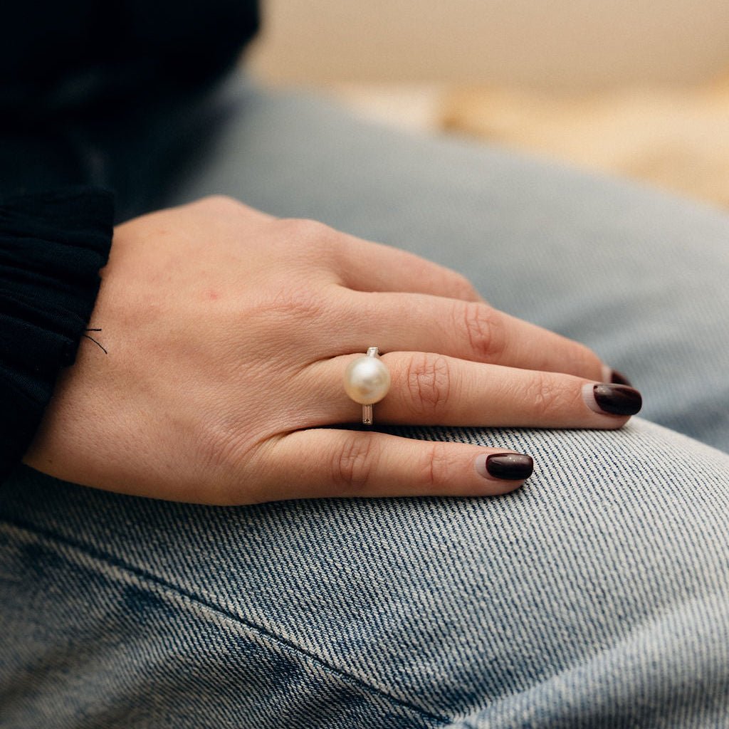 Bague en platine, perle et diamants - Castafiore
