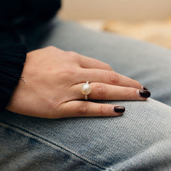 Bague en platine, perle et diamants - Castafiore