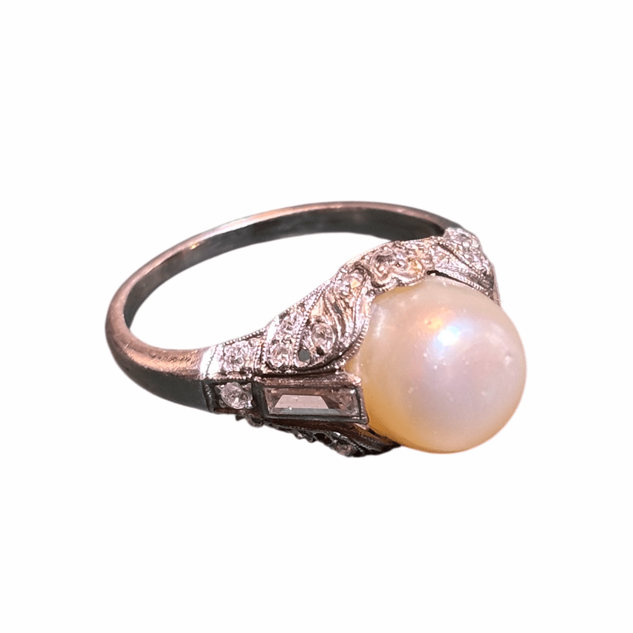 Bague en platine, perle et diamants - Castafiore