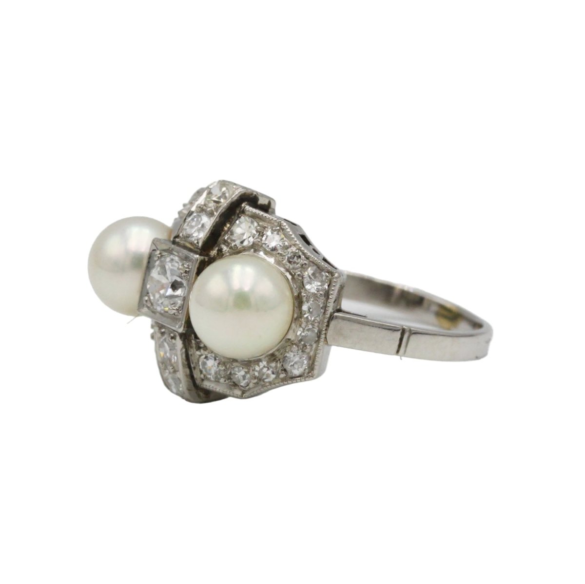 Bague en platine, perles et diamants - Castafiore