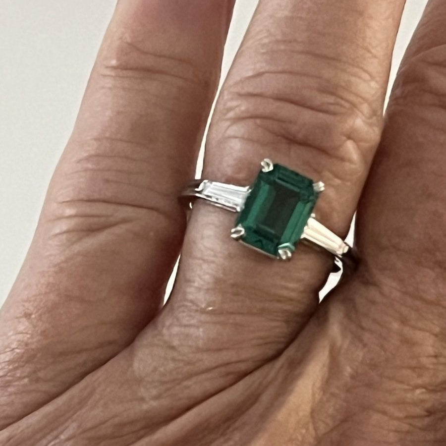 Bague en platine pierre verte et diamants - Castafiore