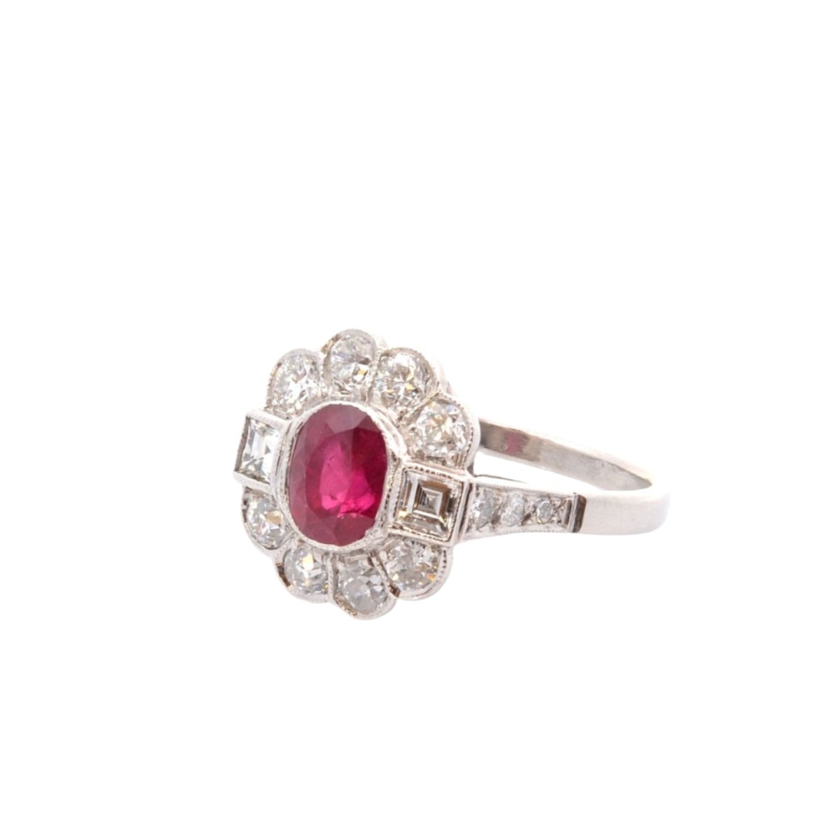 Bague en platine, rubis et diamants - Castafiore